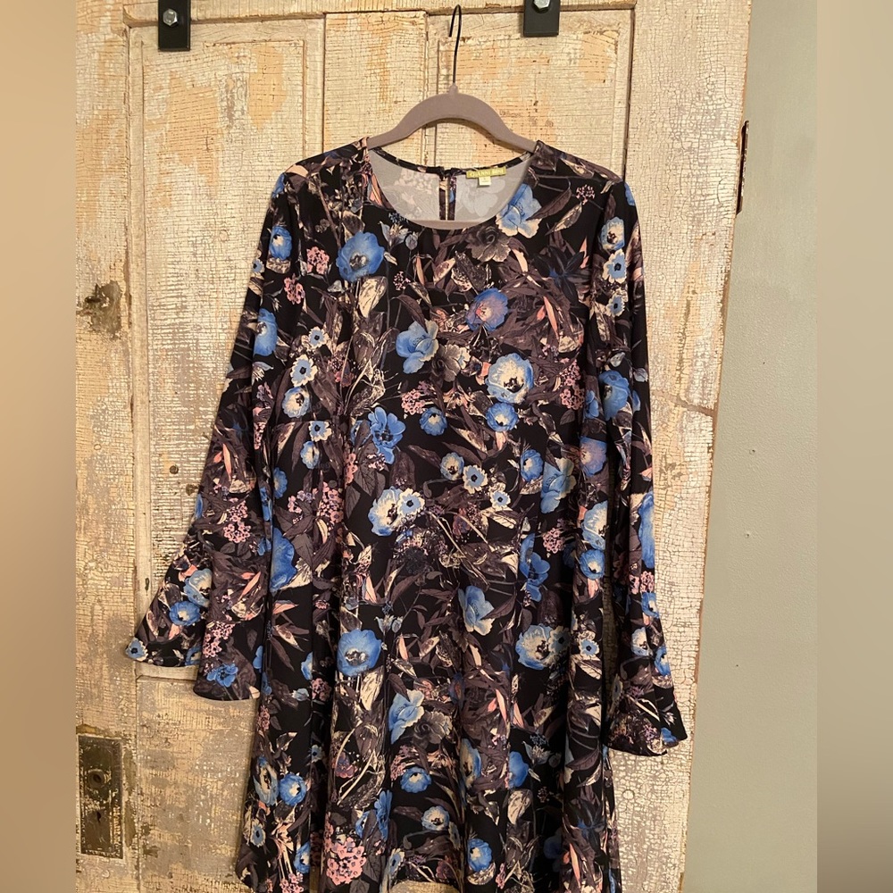 Bell sleeve dress